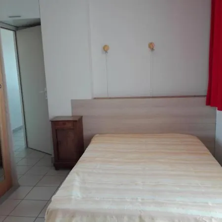 T2 Face - - Fr-1-331-22 Appartement *